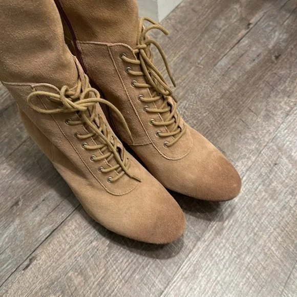 Charles David tall suede leather nude tan heeled boots size 8 - Picture 11 of 11